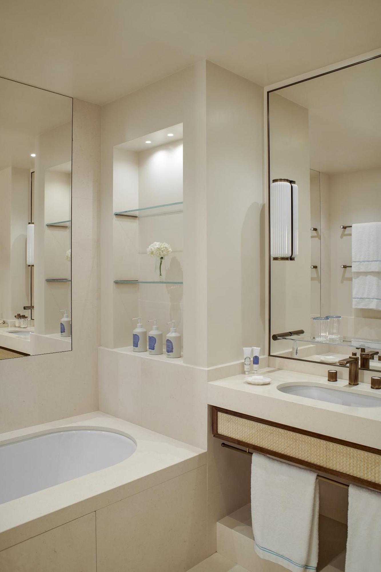 Junior Suite with Swimming Pool View